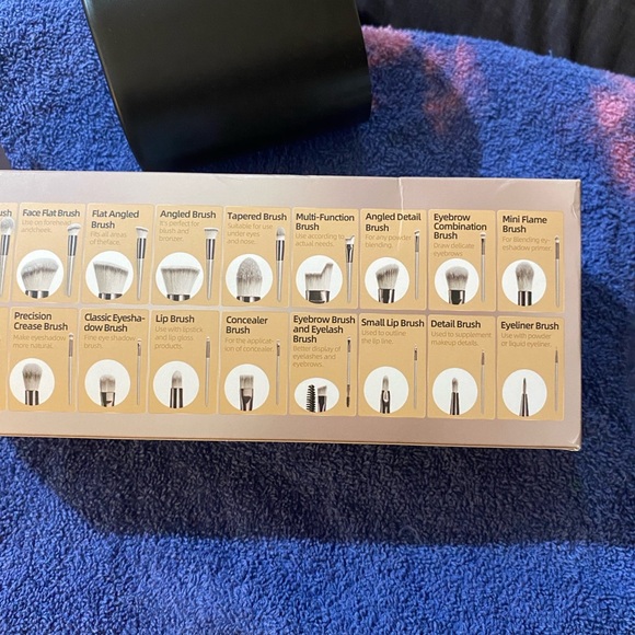 COPY - 18 piece set make up brush - Picture 5 of 15